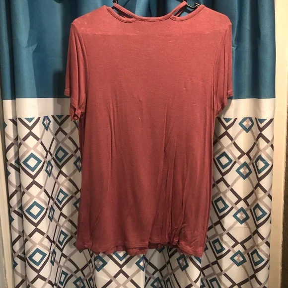 Strappy v-Neck Top - Picture 3 of 3